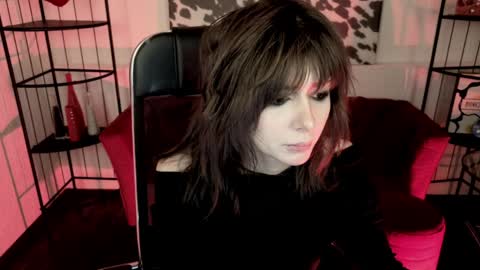 Snapshot of crystallbloom chatting on 04/05/26, 10:07 crystallbloom online show from 04/05/26, 10:07