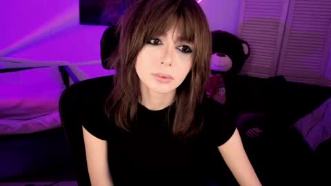 Snapshot of crystallbloom chatting on 04/07/26, 01:39 crystallbloom online show from 04/07/26, 01:39