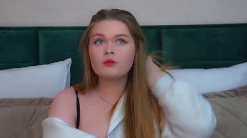 Crystal online show from 11/17/25, 06:03