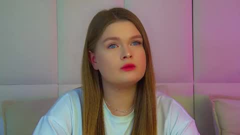 Snapshot of crystallyons chatting on 03/17/26, 07:06 Crystal online show from 03/17/26, 07:06