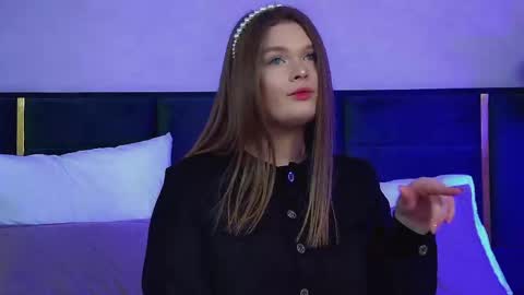 Snapshot of crystallyons chatting on 03/19/26, 06:28 Crystal online show from 03/19/26, 06:28