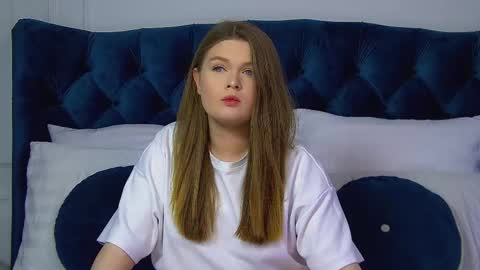 Snapshot of crystallyons chatting on 03/23/26, 06:01 Crystal online show from 03/23/26, 06:01