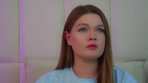 Snapshot of crystallyons chatting on 03/25/26, 06:19 Crystal online show from 03/25/26, 06:19