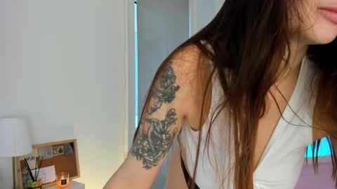 Snapshot of crystalnova_ chatting on 11/07/25, 12:38 Kristina online show from 11/07/25, 12:38