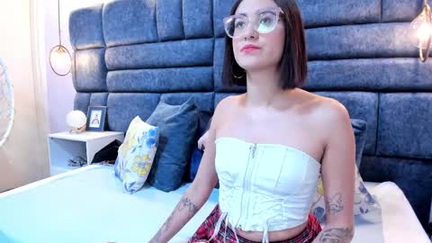 Snapshot of crystalstonee1 chatting on 03/31/26, 08:31 Crystal online show from 03/31/26, 08:31