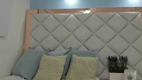 Snapshot of crystalstonee1 chatting on 04/13/26, 10:26 Crystal online show from 04/13/26, 10:26