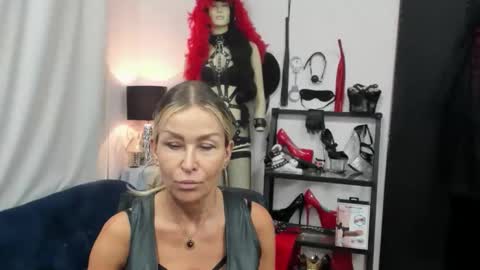 CrystalHotty online show from 09/12/25, 04:34
