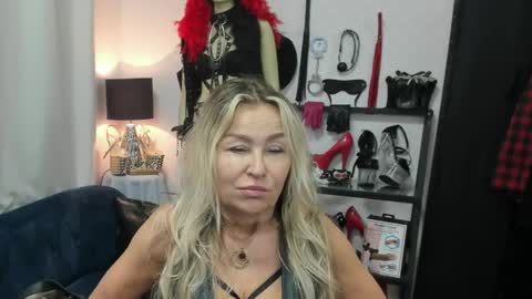 CrystalHotty online show from 05/27/26, 04:31