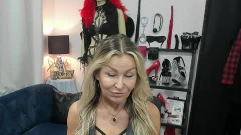 CrystalHotty online show from 05/28/26, 04:32