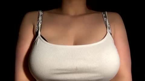 Snapshot of crystalyn777 chatting on 04/13/26, 04:40 crystalyn777 online show from 04/13/26, 04:40