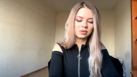 Snapshot of crystarouillard chatting on 04/05/26, 07:49 Jesi online show from 04/05/26, 07:49