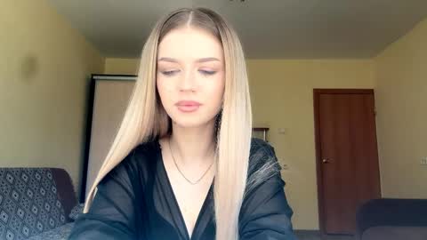 Snapshot of crystarouillard chatting on 04/10/26, 05:23 Jesi online show from 04/10/26, 05:23