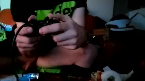 Snapshot of crystelweed chatting on 10/13/25, 02:00 crystelweed online show from 10/13/25, 02:00