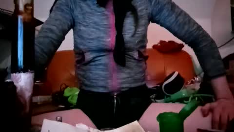 Snapshot of crystelweed chatting on 11/23/25, 12:32 crystelweed online show from 11/23/25, 12:32