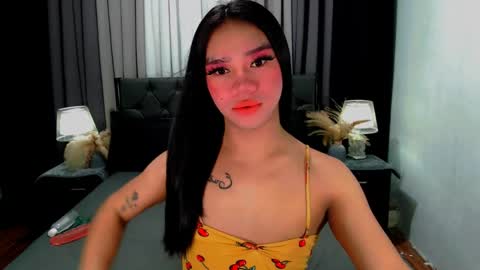 Snapshot of crytastal_lust1212 chatting on 03/25/26, 08:53 bea takashi online show from 03/25/26, 08:53