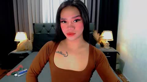 Snapshot of crytastal_lust1212 chatting on 03/29/26, 08:58 bea takashi online show from 03/29/26, 08:58