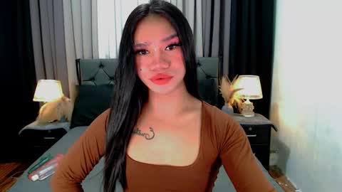 Snapshot of crytastal_lust1212 chatting on 03/30/26, 09:43 bea takashi online show from 03/30/26, 09:43