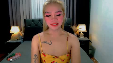 Snapshot of crytastal_lust1212 chatting on 04/06/26, 09:32 bea takashi online show from 04/06/26, 09:32