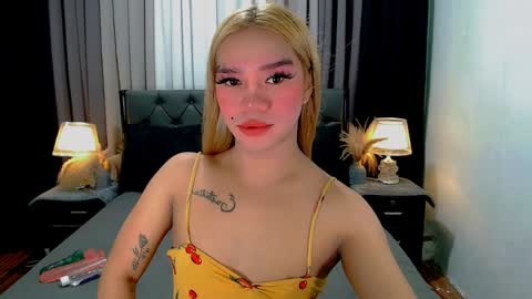 Snapshot of crytastal_lust1212 chatting on 04/10/26, 09:36 bea takashi online show from 04/10/26, 09:36