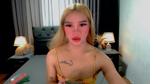 Snapshot of crytastal_lust1212 chatting on 04/14/26, 09:37 bea takashi online show from 04/14/26, 09:37