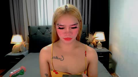 Snapshot of crytastal_lust1212 chatting on 04/15/26, 09:27 bea takashi online show from 04/15/26, 09:27