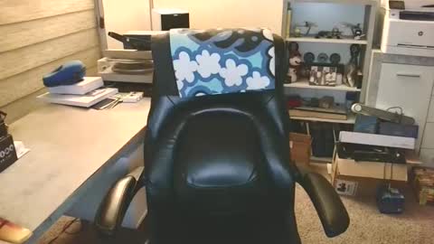 Snapshot of cucuforcocopuffs chatting on 04/11/26, 06:18 Yup... kinda old but Stop in and say hello online show from 04/11/26, 06:18