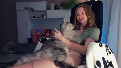 Snapshot of cuddle_kitten chatting on 12/19/24, 02:46 Alexia online show from 12/19/24, 02:46