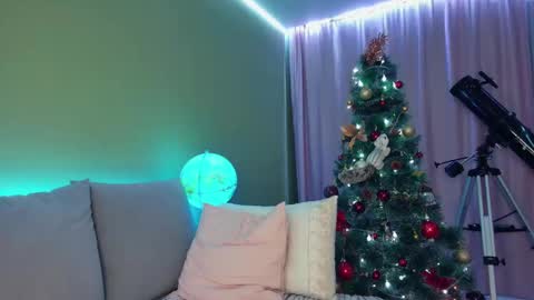 Snapshot of cuddle_kitten chatting on 01/01/25, 03:24 Alexia online show from 01/01/25, 03:24