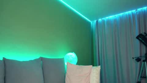 Snapshot of cuddle_kitten chatting on 01/12/25, 02:19 Alexia online show from 01/12/25, 02:19