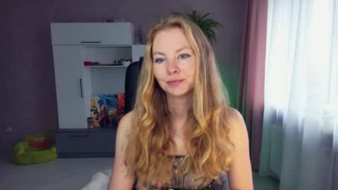 Snapshot of cuddle_kitten chatting on 10/19/25, 06:47 Alexia online show from 10/19/25, 06:47