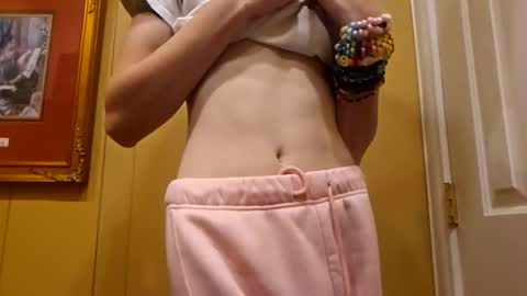 Snapshot of cuddleavenue chatting on 09/20/25, 03:18 cuddleavenue online show from 09/20/25, 03:18