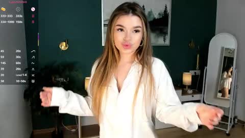 Silvia online show from 04/16/26, 07:31