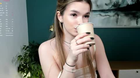 Snapshot of cuddles_jane chatting on 05/22/26, 07:26 Silvia online show from 05/22/26, 07:26