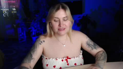 Snapshot of cuddlieschris chatting on 12/11/24, 03:02 Chris online show from 12/11/24, 03:02