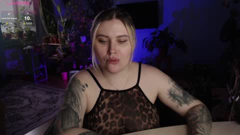 Snapshot of cuddlieschris chatting on 12/13/24, 04:43 Chris online show from 12/13/24, 04:43