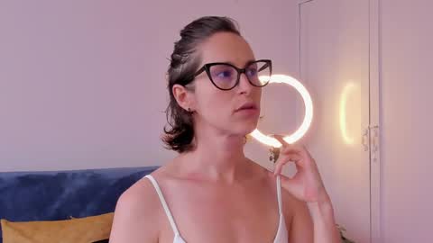 Leonela online show from 03/27/26, 08:30