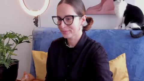 Leonela online show from 05/09/26, 07:08