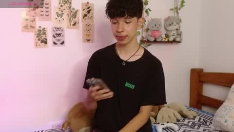 Cuddly online show from 04/30/26, 05:52