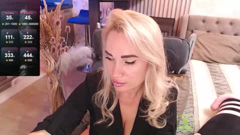 CuddlyLina online show from 10/25/25, 09:42