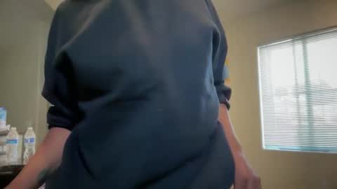 Snapshot of cum2charmxx chatting on 11/20/25, 07:24 cum2charmxx online show from 11/20/25, 07:24