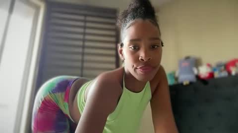 Snapshot of cum2charmxx chatting on 04/19/26, 10:01 cum2charmxx online show from 04/19/26, 10:01