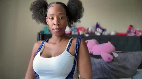 Snapshot of cum2charmxx chatting on 04/25/26, 05:43 cum2charmxx online show from 04/25/26, 05:43