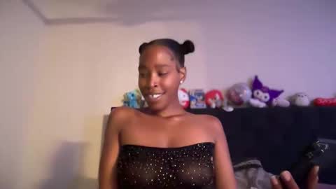 Snapshot of cum2charmxx chatting on 05/08/26, 10:42 cum2charmxx online show from 05/08/26, 10:42