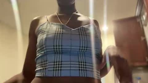 Snapshot of cum2charmxx chatting on 05/13/26, 01:30 cum2charmxx online show from 05/13/26, 01:30