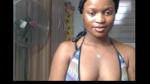 Snapshot of cum_ebony_petitxx chatting on 11/30/25, 04:44 cath online show from 11/30/25, 04:44