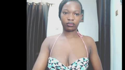 Snapshot of cumebony_petit chatting on 04/21/26, 07:03 cumebony_petit online show from 04/21/26, 07:03