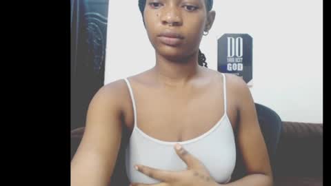Snapshot of cumebony_petit chatting on 04/22/26, 06:49 cumebony_petit online show from 04/22/26, 06:49