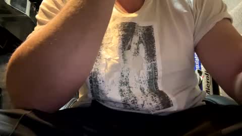 Snapshot of cumfacialxxx chatting on 12/17/24, 05:15 cumfacialxxx online show from 12/17/24, 05:15