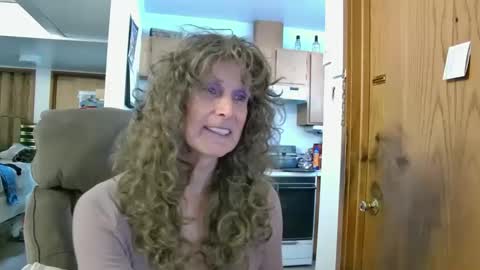 Snapshot of cumfornikki chatting on 01/25/25, 04:46 Nikki online show from 01/25/25, 04:46