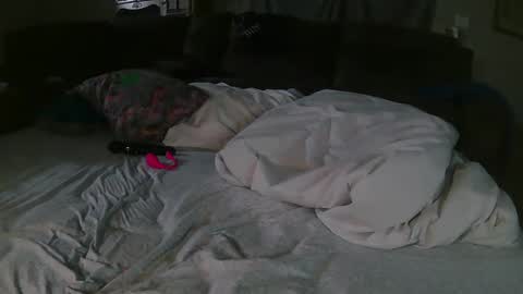 Snapshot of cuminnchill chatting on 03/09/25, 01:25 Malcolm and Hannah online show from 03/09/25, 01:25